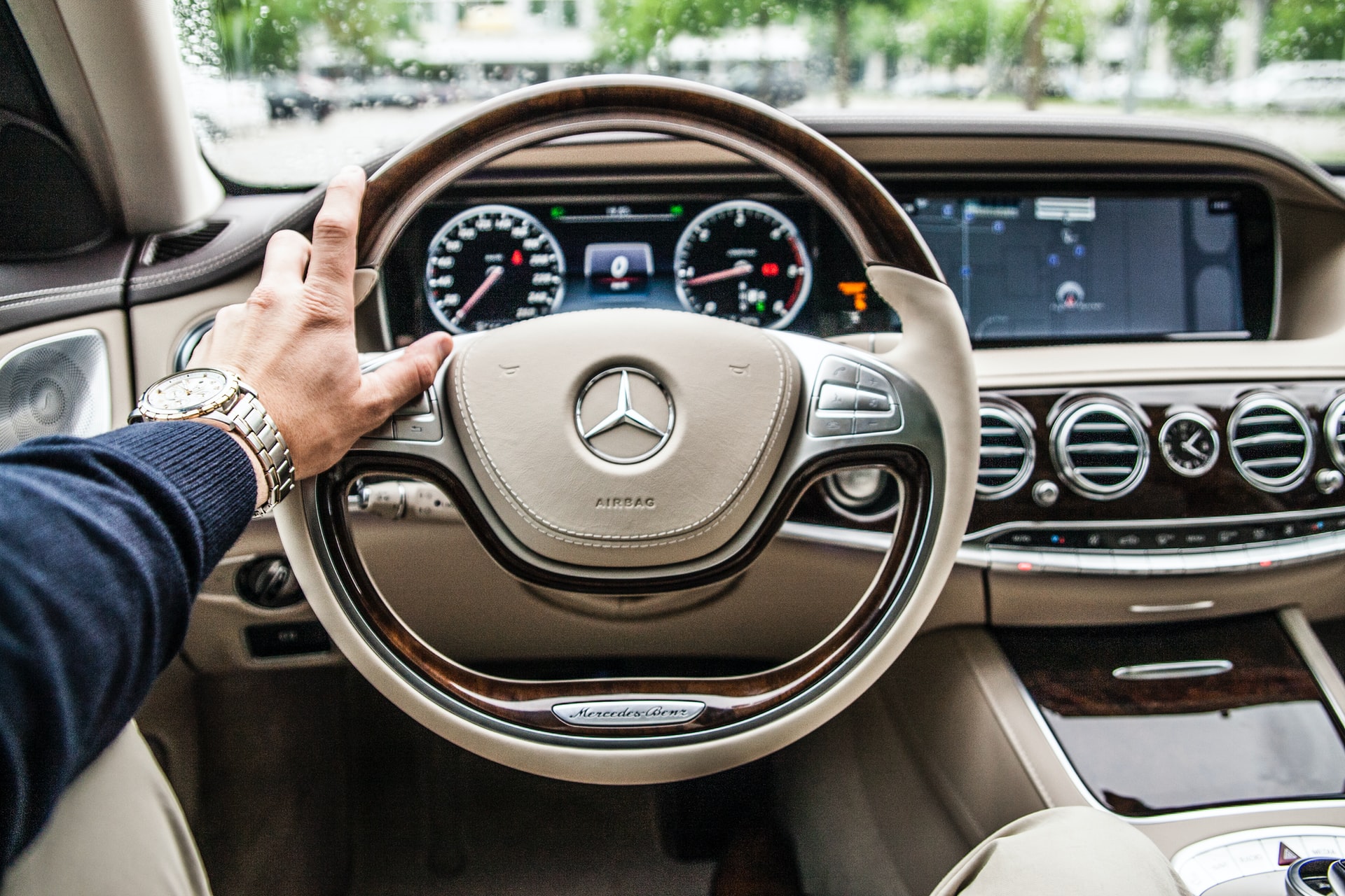Wie verpfändet man seinen Mercedes, um schnell an Geld zu kommen?